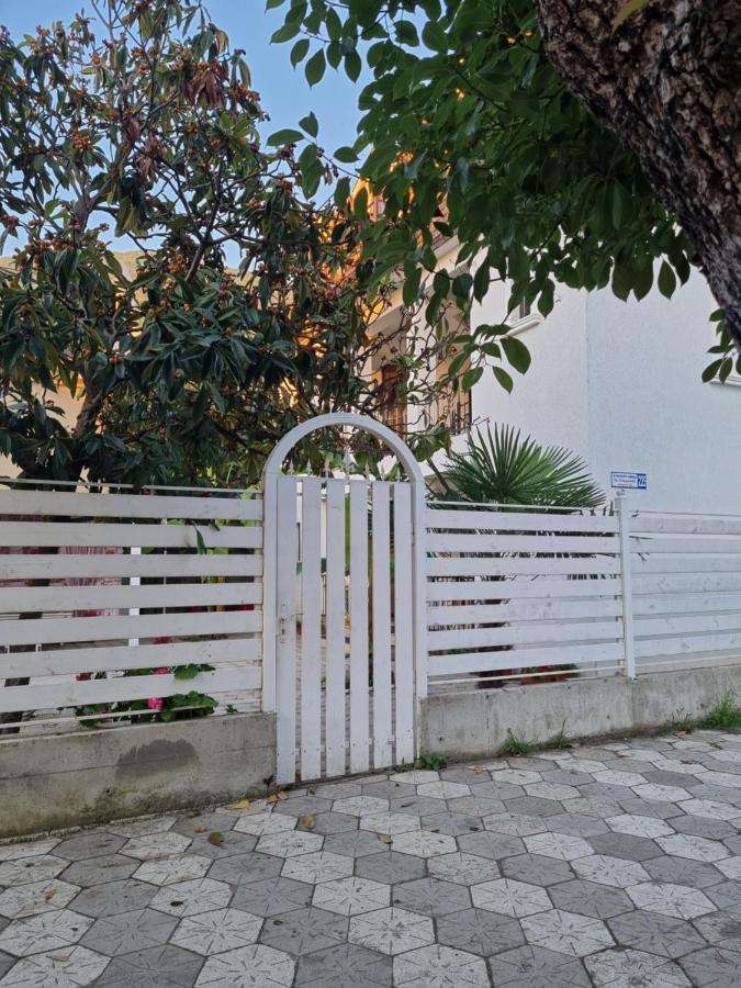 Hotel White House Gagry Zewnętrze zdjęcie